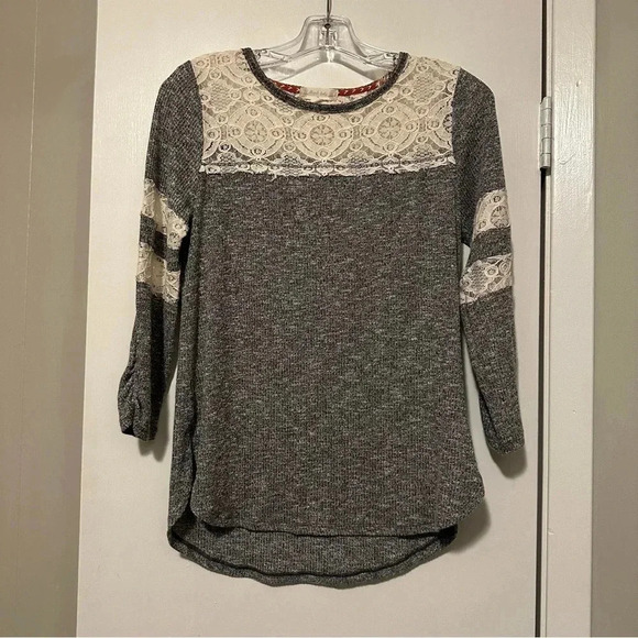 Altar’d State gray lace 3/4 sleeve blouse size M - Picture 1 of 7
